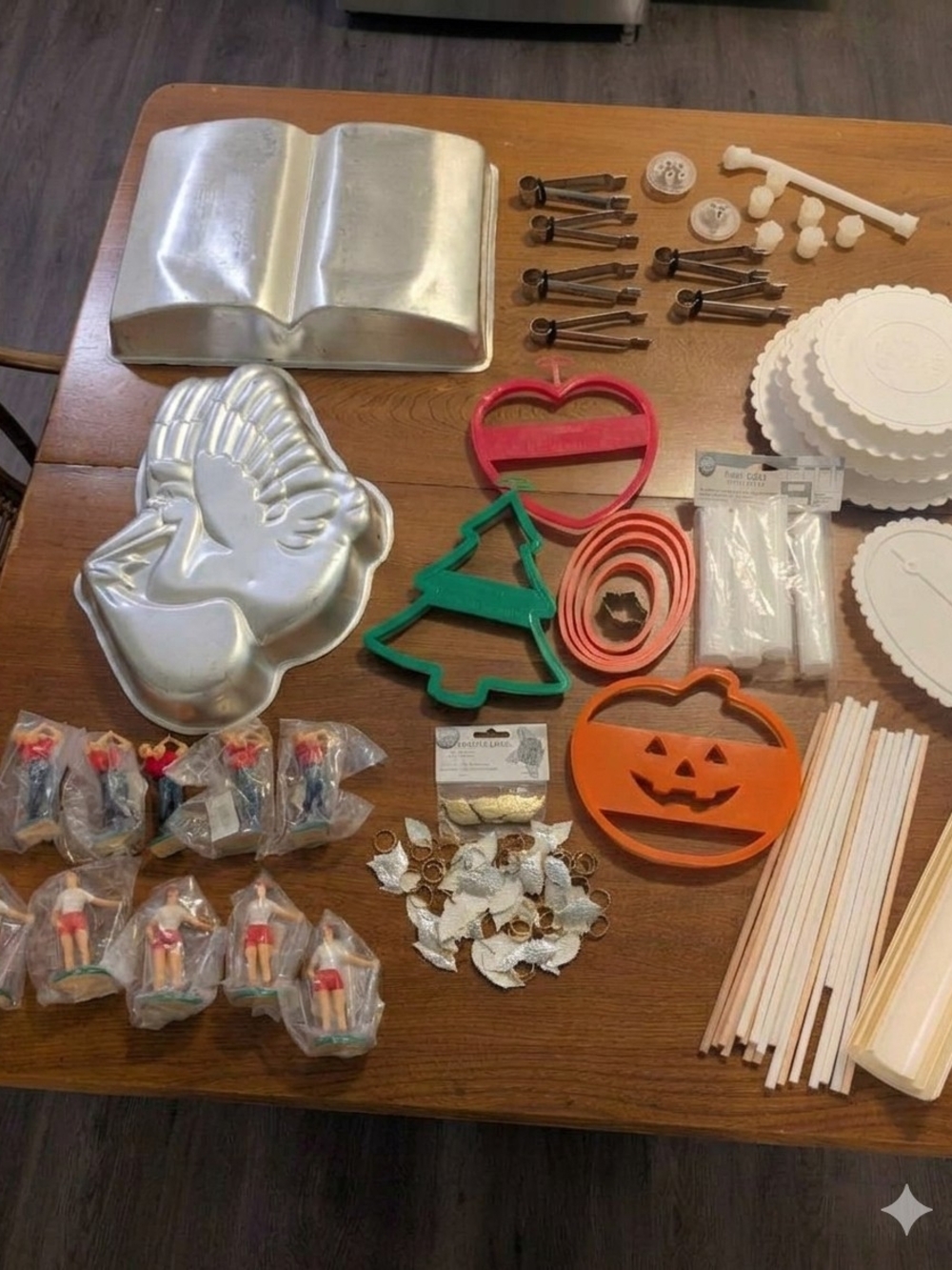 Vintage & Professional Cake Decorating Supplies – Wilton, PME & More